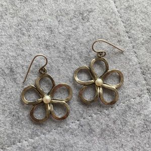 Vintage y2k silver pearl flower earrings